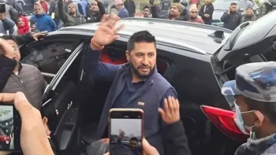 प्रधानमन्त्री भेट्न बालुवाटार जाँदै रवि