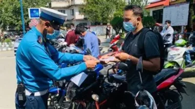 चोरीका ६० दुई पाङ्ग्रे सवारी ट्राफिक प्रहरीद्वारा धनीलाई फिर्ता